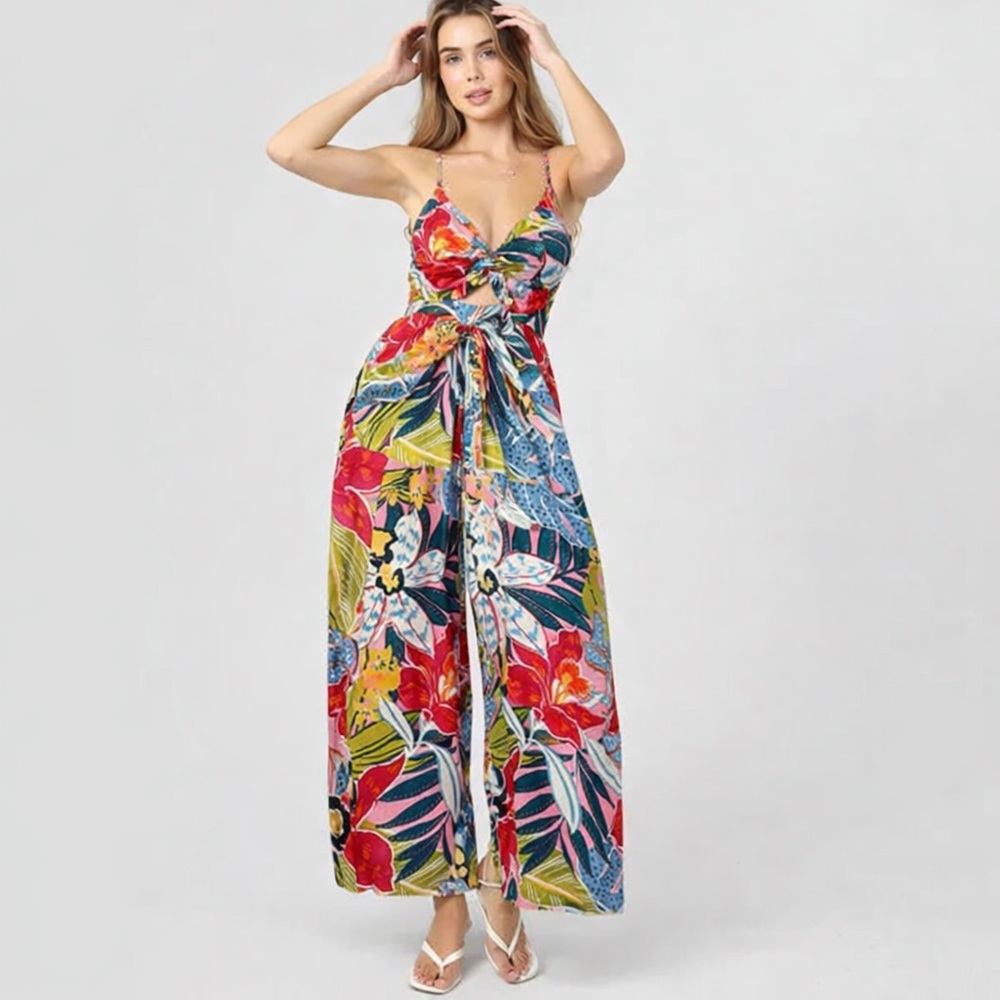 Angie | Twist Keyhole Front Spaghetti Strap Jumpsuit